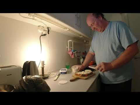 MongoTV_3709 - Smøre 2 Stykker FRANSKBRØD Med HØNSESALAT Tirsdag Aften og Snakker