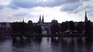 preview picture of video 'Altstadt von Lübeck im Sommer 13.08.2010'