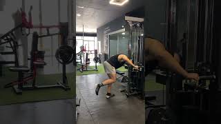 PATADA DE GLÚTEOS POLEA