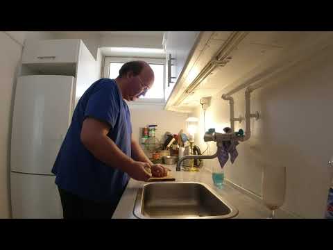 MongoTV_4474 - Mongo Madskole - Hønsebuillonsuppe Med KØDBOLLER - Pastaskruer - LØG