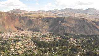 preview picture of video 'Vista de Urubamba desde lo alto'