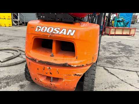 2014 DOOSAN 3.3 / 3 TON GAS FORKLIFT ....116P . - Image 2