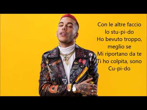 Il pigmentary nota su bucce di faccia Il pigmentary nota al bambino bianco