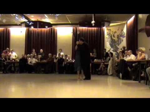  María del Carmen Romero  and  Jorge Dispari  are  dancing  to  the  tango  "  Noches De Colon  "