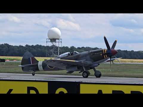 Supermarine Spitfire MKXVII returns from Runway due to crosswind at Airshow London 🇨🇦 