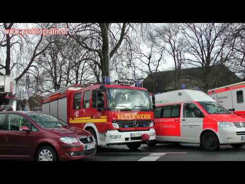 Inzet Hulpdiensten Gronau tijdens carnavals optocht.mpg