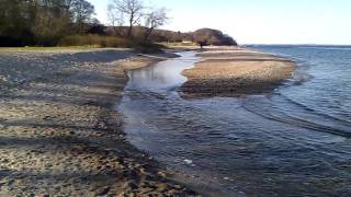 preview picture of video 'Udløbet af Giber Å ved Moesgård Strand'