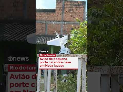 Avião de pequeno porte cai sobre casa em Nova Iguaçu (RJ)
