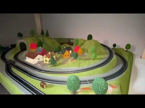 Treno merci in transito locomotore Diesel da manovra Lima SNCF 261