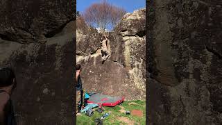 Video thumbnail of Problem 5 (Boulder B.Sur - El Bosque), 4+. Pont de Camps