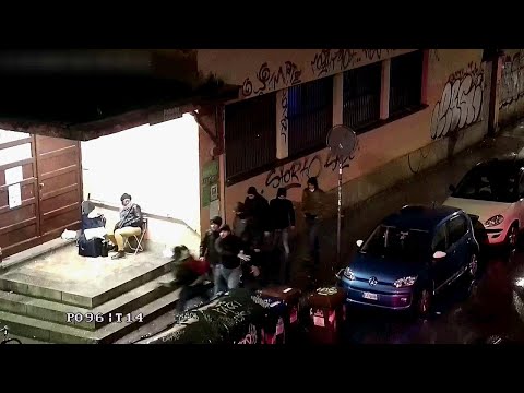 Torino, schiaffi, calci, pugni, spintoni: llla spedizione punitiva di Aska contro pusher