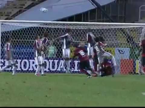 Dário Bottinelli, quase gol de falta no Fla-Flu - 10/07/2011