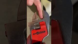 Black&amp;Decker autowrench in action 😎💪