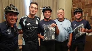Miguel, Vicente y Yamandú, los amigos que pedalearon 9 meses para alentar a Messi