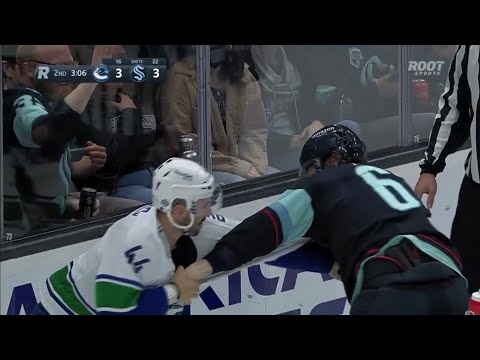 Kyle Burroughs vs Morgan Geekie fight Seattle Kraken vs Vancouver Canucks (2022 NHL)