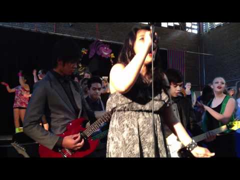 Firework - Katy Perry (Cover) Live @2012 Madfest