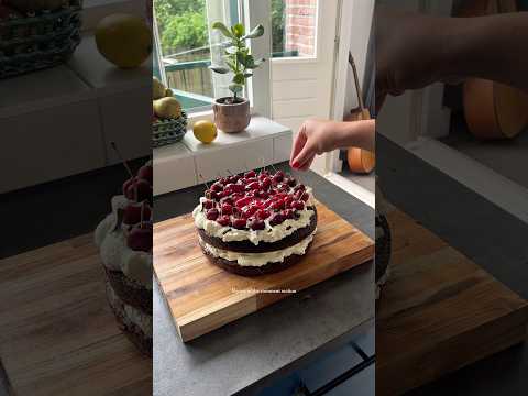 Easy Black Forest cake! Recipe in the comment section 🤗 #baking #cake #blackforest #retrorecipe