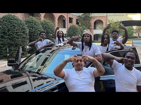 Munna Duke outside gangin in Oblock with Get Back Gang