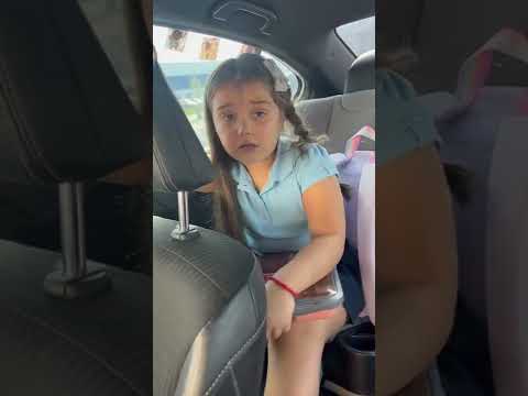 KUCNA DEVOJCICA- POTUKLA SE PRVI DAN U SKOLI😂