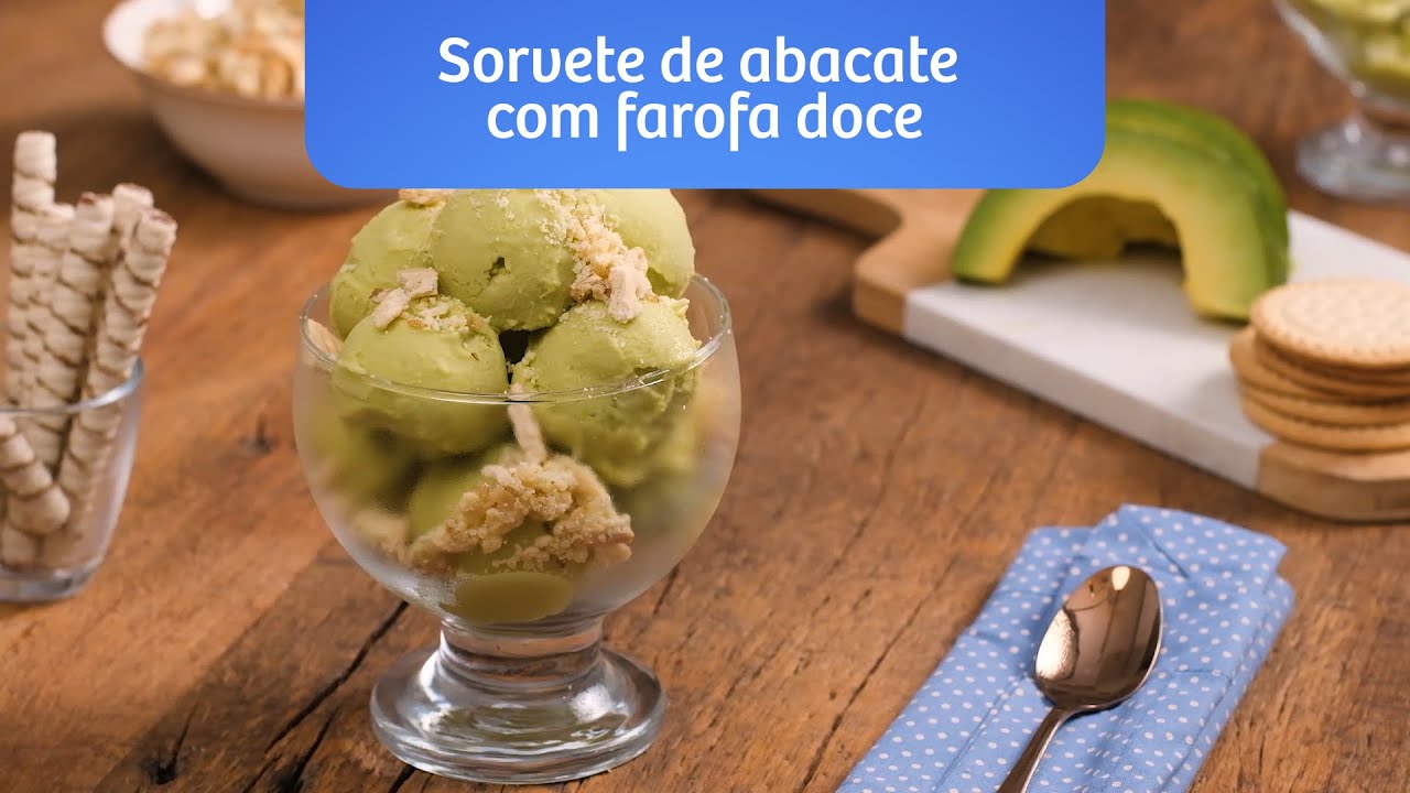 Sorvete de abacate com farofa doce