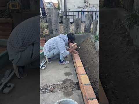 aménager un jardin pente muret-allée-pierre-naturelle