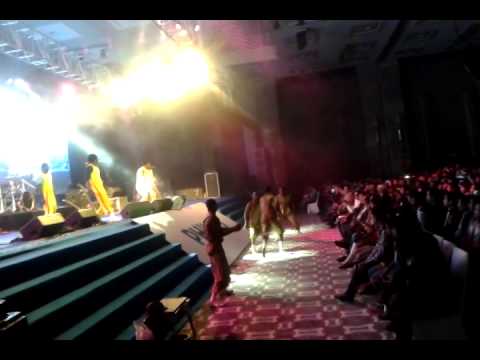 download lagu mp3 mp4 African Acrobats In Mumbai, download lagu African Acrobats In Mumbai gratis, unduh video klip African Acrobats In Mumbai