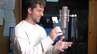 Bisbi ensayando agudos con su canción Condenado a tú amor😍