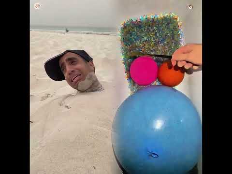 لما اخوك الصغير يلعب مع صحبو ع البحر😂🌊
