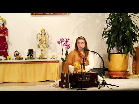 Sonntagmorgen Satsang mit Radha Prema- Yoga Vidya Ashram Live - 07:00 Uhr 17.10.2021