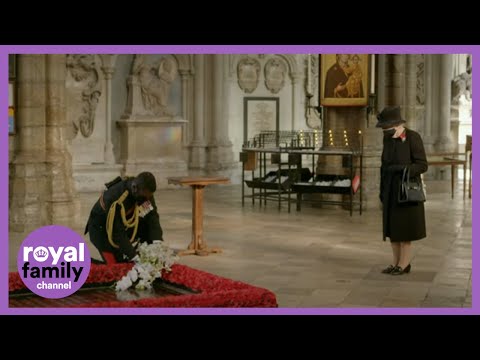 Queen Lays Bouquet for Unknown Warrior at Westminster Abbey