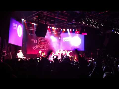 Do They Know It’s Xmas – Chris Moyles Caroloke