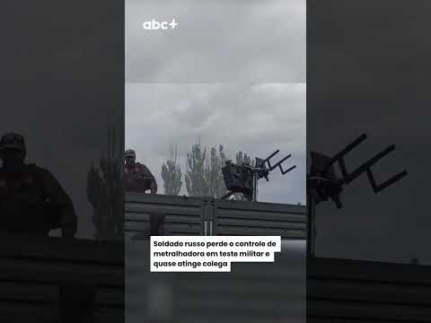 Soldado russo perde o controle de metralhadora em teste militar e quase atinge colega