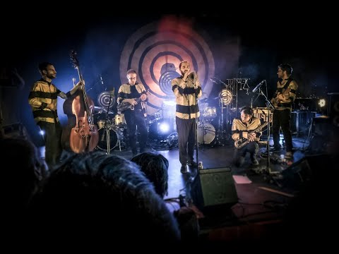 Shake Stew - I Can Feel The Heat Closing In (Live Video)