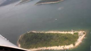 preview picture of video 'Airplane land Bluffs, Lake Norfork.MOV'