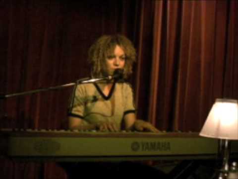 Fay Wolf performing Yours at Acoustic Cordiale, L.A.