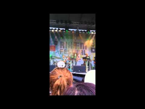 Ola Lustig sjunger Viva España | Rix FM Festival 2012 Uppsala