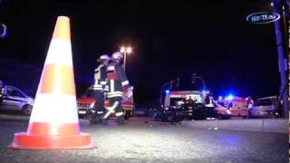 preview picture of video 'Unfall mit acht Verletzten in Glauchau (Sachsen) 30.10.2012'