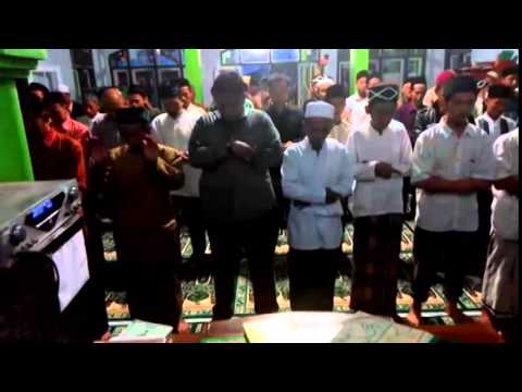 download lagu mp3 mp4 Jokowi Jadi Imam Salah Baca Al Fatihah, download lagu Jokowi Jadi Imam Salah Baca Al Fatihah gratis, unduh video klip Jokowi Jadi Imam Salah Baca Al Fatihah