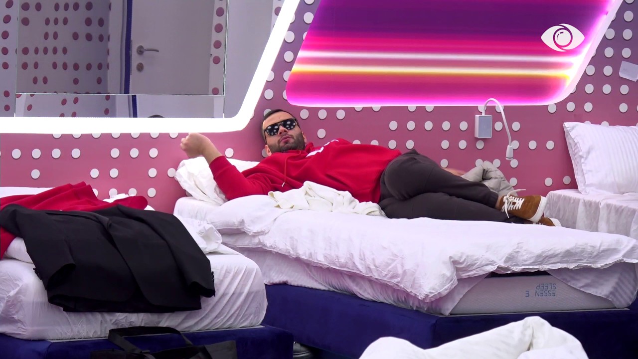 “Ik o zhuls”/ Rogerti i drejtohet Stenaldos, banori: Unë kur flas me ty tallem…