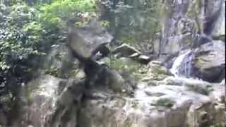 preview picture of video 'Водопад на острове Хайнань, Китай. Waterfall on Hainan, China.'