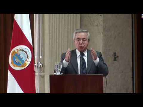 Conferencia: Derecho y moral en el Estado de Derecho Constitucional