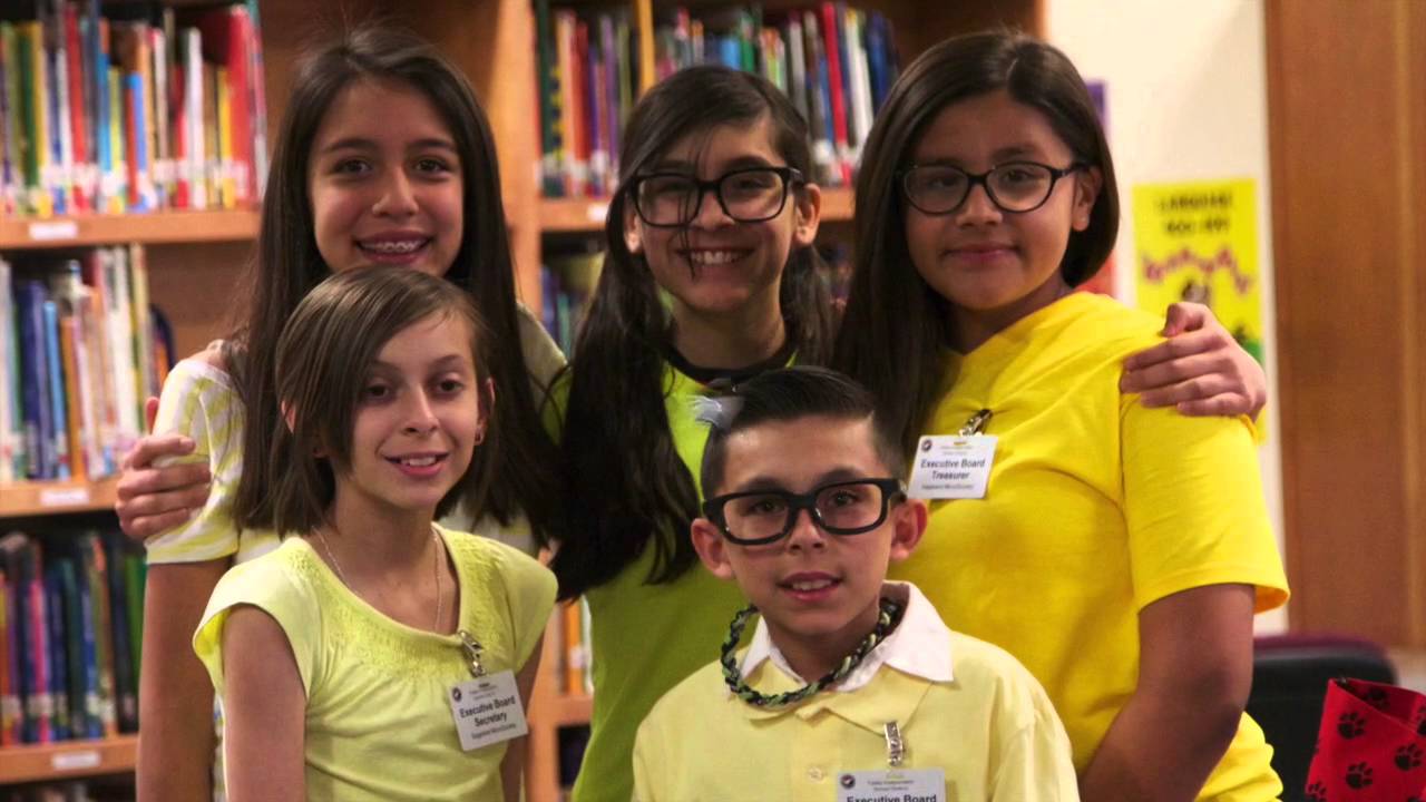 Marc Brown visits Capistrano Elementary School in El Paso, TX