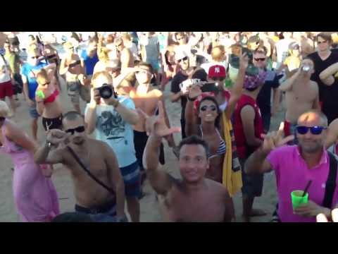 DJ Marky's playing at La Cinta Beach - Marvin Gaye's Got To Give it up @moplen rework 😃