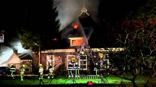 preview picture of video 'Grote brand verwoest woonboerderij in Gorredijk'