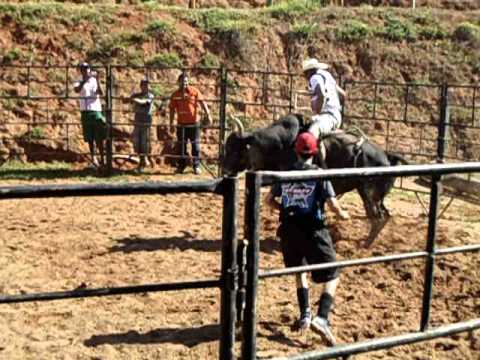 Ananias Pereira Vs Matrix,Executando de shorts Treino nos pacheco e Oliveira.