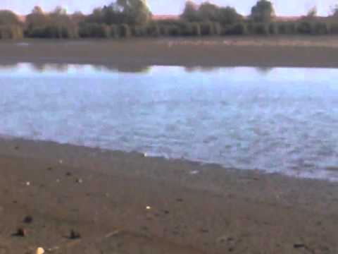 Secarea barajului din Comuna Liebling,jud. Timis 23.10.2010 partea 1.wmv