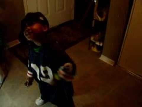 young dro- shoulder lean-nai