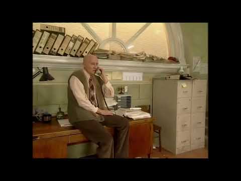 13 Posterunek Stępień odbiera telefon