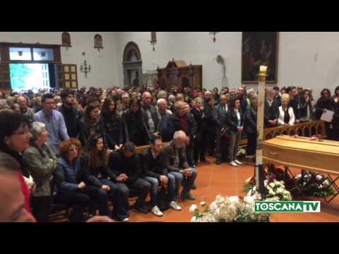 2017-05-06 PRATO - UNA FOLLA COMMOSSA PER L'ULTIMO SALUTO A LISA