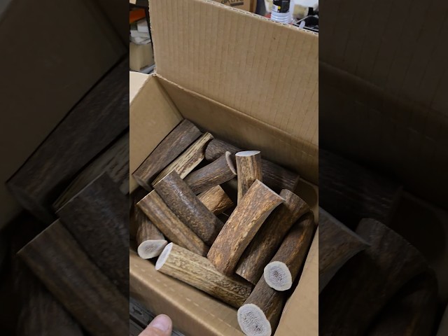 Vídeo relacionado con Aibote 2 mangos de cuerno de cuerno de ciervo de imitación de resina POM, losas de material, escamas, piezas de mango, empuñaduras para hacer cuchillos, cuchillas en blanco (95 x 35 x 6 mm)